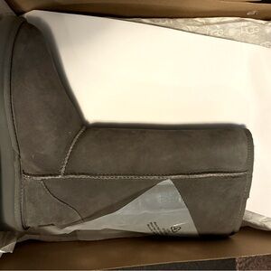 Size 7 grey UGG CLASSIC TALL
